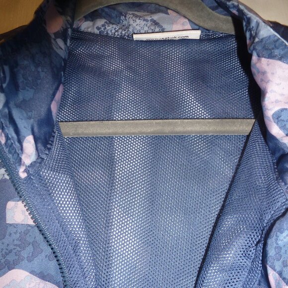 Reebok women’s half zip windbreaker pullover top with front pockets - Picture 6 of 9